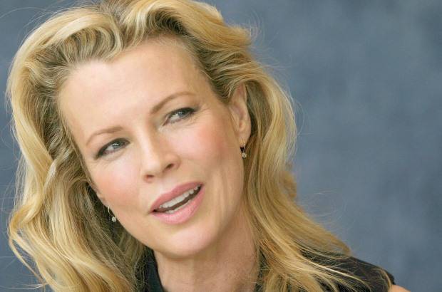 Cortes&#237;a - Por su parte, la actriz estadounidense Kim Basinger, considerada un s&#237;mbolo sexual en los a&#241;os , vuelve a mostrar todo su belleza y poder&#237;o despu&#233;s de superar su divorcio del actor Alec Baldwin, con quien tuvo una ni&#241;a.