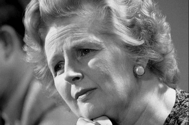 AP - Las medidas pronto consiguieron rebajar una inflación que parecía no tener freno, pero tuvieron un coste muy alto para la población británica por el aumento del número de parados. La euforia inicial por su llegada al poder se transformó pronto en frustración, a tal punto que los sondeos presagiaban la derrota de Thatcher en las elecciones generales de 1983.