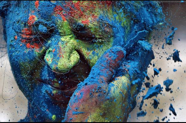 AP - M&#225;s color en Holi, el festival de los colores de la India.