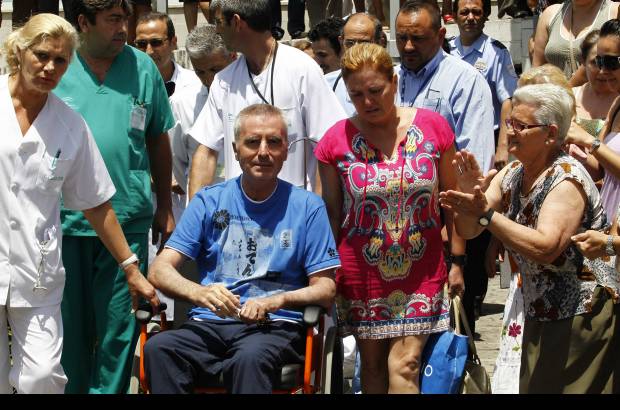 Reuters - El torero y ganadero espa&#241;ol Jos&#233; Ortega Cano, viudo de la cantante Roc&#237;o Jurado y padre de dos adolescentes colombianos, sali&#243; este lunes de la cl&#237;nica.