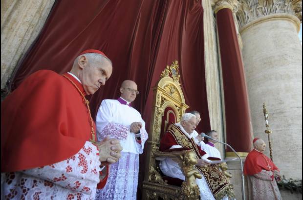 Reuters - Benedicto XVI agreg&#243; que ese es &quot;el gran mal, el gran pecado&quot;, del que los hombres no se pueden salvar si no es encomend&#225;ndose a Dios e invit&#243; a los fieles de todo el mundo a dirigirse al Ni&#241;o de Bel&#233;n y pedirle &quot;ven a salvarnos&quot;.
