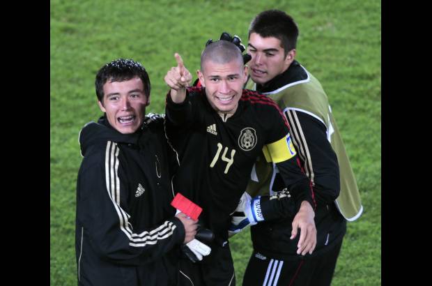Reuters - En un cobro de tiro libre lleg&#243; el tanto de Jorge Henr&#237;quez al minuto 49 para poner la cuenta 2-1. El capit&#225;n manito se ajust&#243; un gol merecido por lo que represent&#243; para su equipo en este juego y en todo el certamen.