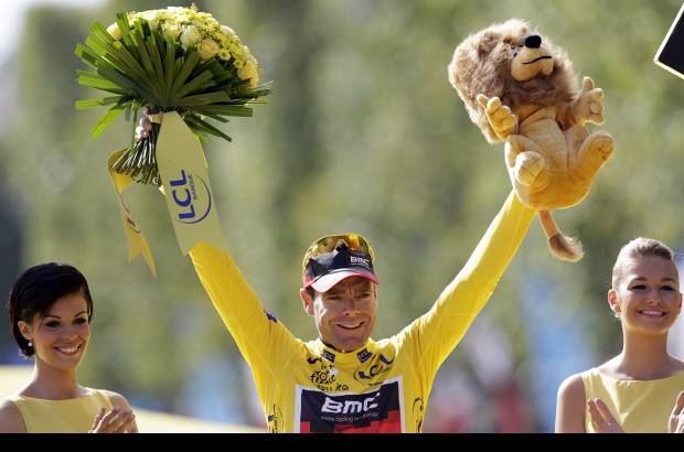 Reuters - Andy Schleck, de Luxemburgo, finaliz&#243; segundo en la tabla por tercer a&#241;o consecutivo, y su hermano Frank Schleck en tercero.