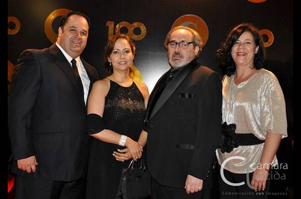Foto Cámara Lúcida - Juan Raul Hernández, Luz Helena Hernández , Pedro Hernández y María Teresa Hernández.