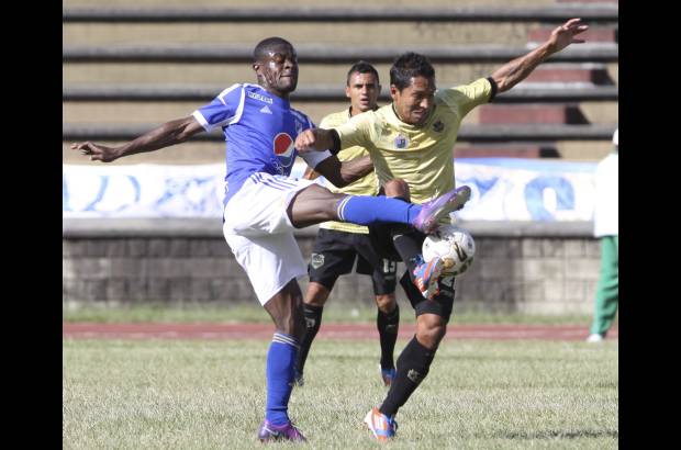 Edwin Bustamante - Itag&#252;&#237; termin&#243; con el invicto del l&#237;der Millonarios.