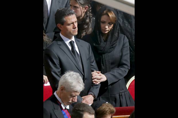 Reuters - Presidente de M&#233;xico Enrique Pe&#241;a Nieto y su esposa Ang&#233;lica Rivera
