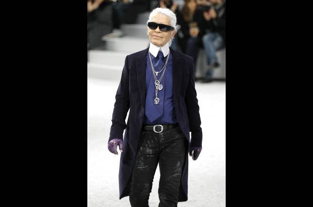 Reuters - Karl Lagerfeld se mostr&#243; muy emocionado al presentar su nueva colecci&#243;n.