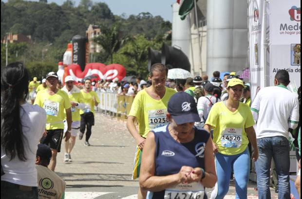 Esteban Jaramillo y Sebastián Salazar - Más de 10 mil competidores se dieron cita en esta histórica cita deportiva que se corría en las modalidades de 5, 10, 21 y 42 kilómetros.