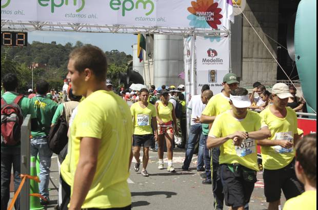 Esteban Jaramillo y Sebastián Salazar - Más de 10 mil competidores se dieron cita en esta histórica cita deportiva que se corría en las modalidades de 5, 10, 21 y 42 kilómetros.