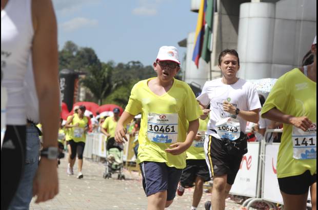 Esteban Jaramillo y Sebastián Salazar - Más de 10 mil competidores se dieron cita en esta histórica cita deportiva que se corría en las modalidades de 5, 10, 21 y 42 kilómetros.