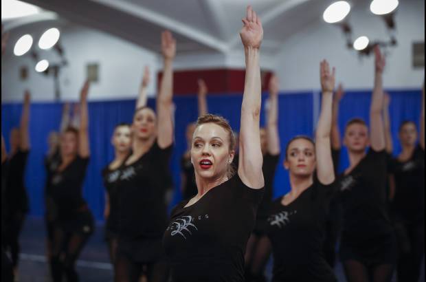 RE - Bailaires del Radio City se preparan para el espect&#225;culo de navidad que realizan cada a&#241;o en Nueva York.