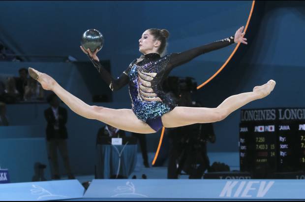 AP - Cynthia Yasmin Valdez Perez de Mexico actua en el campeonato mundial de gimnasia r&#237;tmica que se realiza en Kiev, Ukraine.