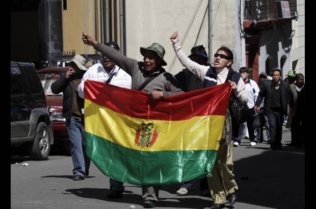 Reuters - El l&#237;der de los maestros urbanos, Federico Pinaya, dijo que el magisterio estar&#225; representado en las manifestaciones y protestas organizadas en varias ciudades, pero no se sumar&#225; a la huelga general de tres d&#237;as de la COB.