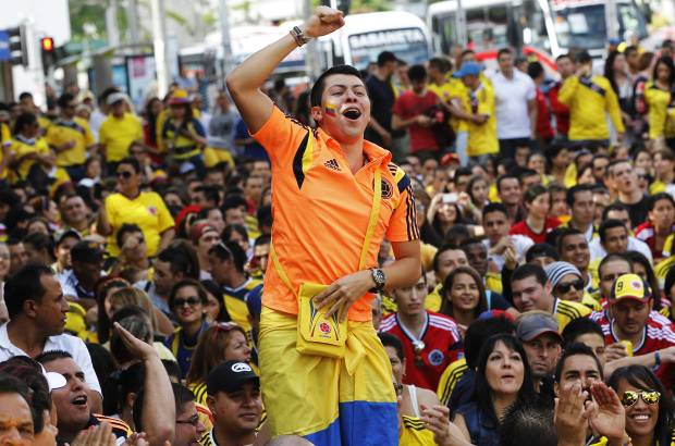FOTO JAIME P&#201;REZ - A miles de kil&#243;metros del Maracan&#225; los aficionados de Colombia festejaron el hist&#243;rico triunfo ante Uruguay y la clasificaci&#243;n de la Selecci&#243;n, por primera vez, a unos cuartos de final en la Copa del Mundo.