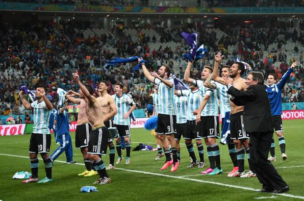 FOTO AFP - Por tercera vez en la historia habr&#225; final entre la albiceleste y los alemanes, con un t&#237;tulo por lado. La &#250;ltima final de Argentina justamente fue ante los germanos. R&#237;o de Janeiro ser&#225; el privilegiado escenario de un hist&#243;rico desempate entre dos potencias del f&#250;tbol mundial.