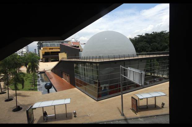 FOTO EL COLOMBIANO - El Planetario de Medell&#237;n Jesus Emilio Ram&#237;rez Gonz&#225;lez ofrece un escenario a la altura de los m&#225;s modernos del mundo, dedicado a la labor cient&#237;fica y educativa de la ciudad. Est&#225; integrado a la mayor zona l&#250;dica, tecnol&#243;gica y cient&#237;fica de la capital antioque&#241;a.