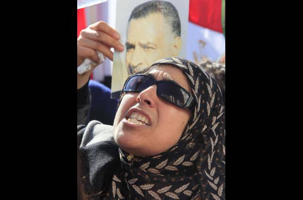 Reuters - Muchos hombres no ocultan su sorpresa ante la masiva participaci&#243;n femenina en esta revuelta popular sin precedentes en Egipto.