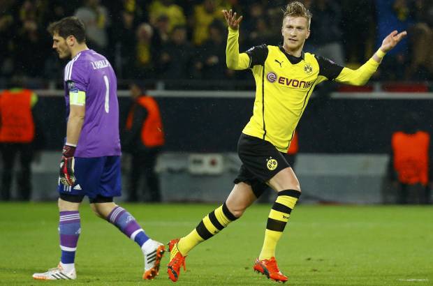 REUTERS - Dos goles de Marco Reus en la primera parte, ambos tras errores del Madrid, dieron una merecida ventaja al Dortmund.