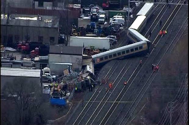 Reuters - Un tren de pasajeros se descarril&#243; en Burlington, Ontario, Canad&#225;. El tren viajaba desde las Cataratas del Ni&#225;gara a Toronto con cerca de 75 pasajeros.