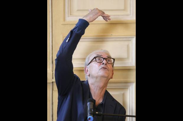 AP - Este es Patrick Mondiano el franc&#233;s, nuevo Premio Nobel de Literatura.