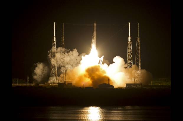 AP - Por su parte el multimillonario sudafricano Elon Musk, fundador, ejecutivo principal y dise&#241;ador jefe en SpaceX, dijo en una conferencia de prensa que, despu&#233;s de todas las postergaciones &quot;el lanzamiento de fue una gran alegr&#237;a. Para nosotros fue como ganar la final del f&#250;tbol&quot;.