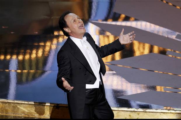 - Es la novena vez que Billy Crystal presenta los premios Oscar.
