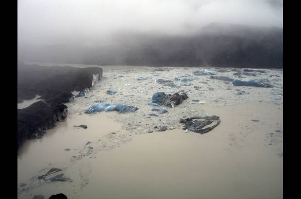 AP - Seg&#250;n el servicio nacional de meteorolog&#237;a, el temblor inicial caus&#243; el desprendimiento de unas 30 millones de toneladas de hielo del glaciar de Tasman, en la ladera del Monte Cook.