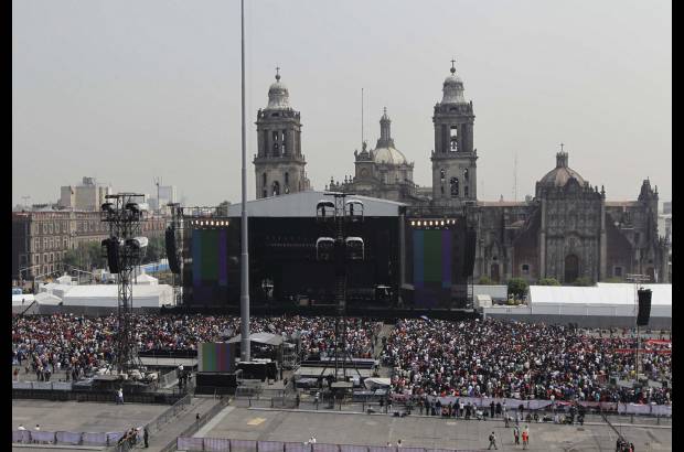 Reuters - Otros miles de seguidores de McCartney en el pa&#237;s pudieron ver el recital a trav&#233;s de internet, en la p&#225;gina oficial de una conocida marca de refrescos que fue patrocinadora oficial del evento.
