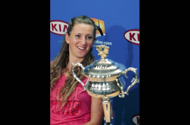 AP - La segunda manga fue un recital de Azarenka ante una Sharapova impotente y derrotada, que no encontraba la forma de contrarrestar el juego, mucho m&#225;s completo, de su oponente.