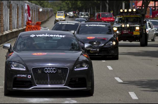 - Y como era de esperarse no pod&#237;an faltar los autos de lujo y alto cilindraje como este Audi.