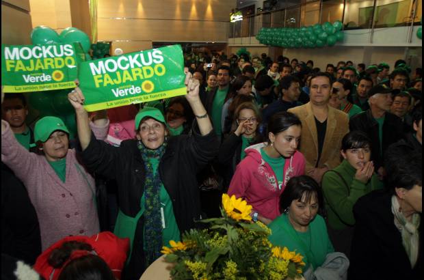 Colprensa - Los seguidores de Mockus no escondieron su tristeza por la derrota del aspirante presidencial en las urnas.