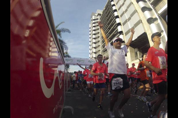 Esteban Jaramillo y Sebastián Salazar - Más de 10 mil competidores se dieron cita en esta histórica cita deportiva que se corría en las modalidades de 5, 10, 21 y 42 kilómetros.