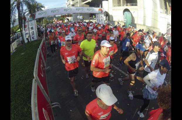 Esteban Jaramillo y Sebastián Salazar - Más de 10 mil competidores se dieron cita en esta histórica cita deportiva que se corría en las modalidades de 5, 10, 21 y 42 kilómetros.
