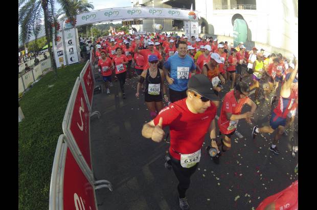 Esteban Jaramillo y Sebastián Salazar - Más de 10 mil competidores se dieron cita en esta histórica cita deportiva que se corría en las modalidades de 5, 10, 21 y 42 kilómetros.