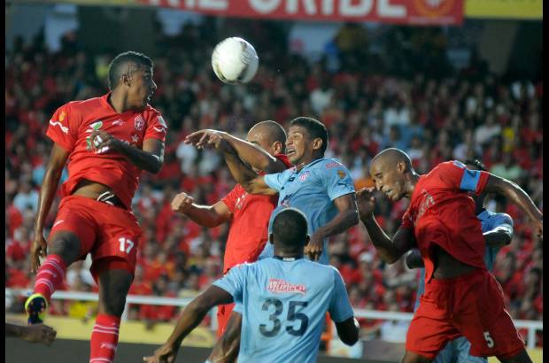 Colprensa - América no levanta cabeza y sigue en el sótano. Perdió con Atlético Junior como local 1-0.