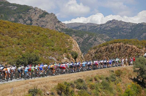 AP - Las monta&#241;as de C&#243;rcega fueron el escenario ideal del inicio del Tour-100 a&#241;os.