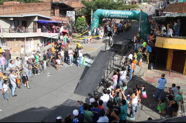 Hernán Vanegas - Las calles de este sector de Medellín fueron un derroche de emociones, en especial en los lugares donde habían rampas.