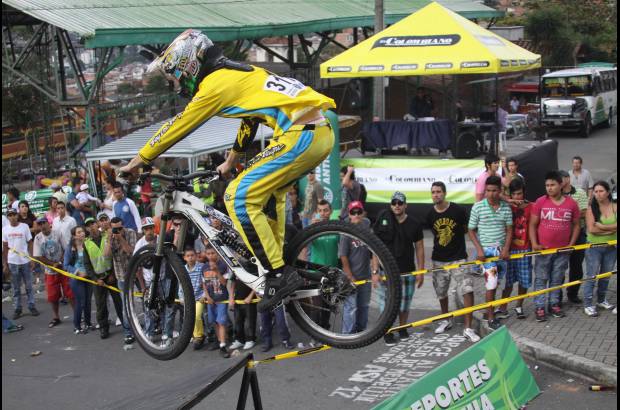 Hernán Vanegas - El downhill urbano fue puro espectáculo.