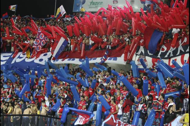 El Colombiano - El Atanasio estuvo a reventar con la fiesta roja y azul.