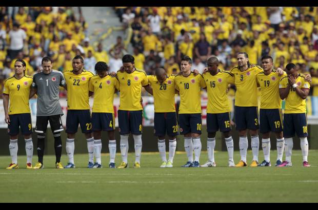 Reuters - Antes del comienzo del juego se realizó un homenaje póstumo al fallecido Miguel Calero, portero de la selección Colombia.