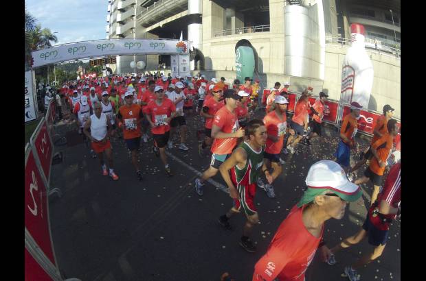 Esteban Jaramillo y Sebastián Salazar - Más de 10 mil competidores se dieron cita en esta histórica cita deportiva que se corría en las modalidades de 5, 10, 21 y 42 kilómetros.