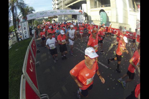 Esteban Jaramillo y Sebastián Salazar - Más de 10 mil competidores se dieron cita en esta histórica cita deportiva que se corría en las modalidades de 5, 10, 21 y 42 kilómetros.