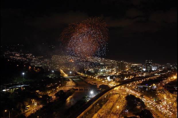 Jaime Pérez - Para el espectáculo piromusical se importaron desde España dos toneladas y media de pólvora, que fueron traídas a Medellín en barco y en avión.