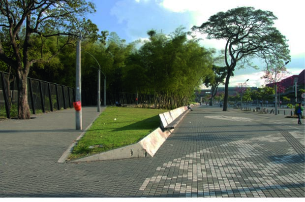 Categor&#237;a Dise&#241;o Urbano y Paisajismo - El Caf&#233; del Bosque es el acceso principal al Jard&#237;n Bot&#225;nico de Medell&#237;n. Un dise&#241;o de los arquitectos Ana Elvira V&#233;lez Villa y Lorenzo Castro Jaramillo.