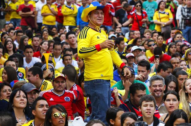 FOTO JAIME P&#201;REZ - A miles de kil&#243;metros del Maracan&#225; los aficionados de Colombia festejaron el hist&#243;rico triunfo ante Uruguay y la clasificaci&#243;n de la Selecci&#243;n, por primera vez, a unos cuartos de final en la Copa del Mundo.