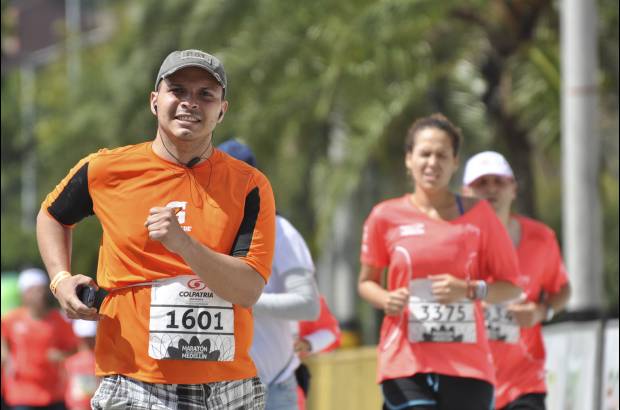 Esteban Jaramillo y Sebasti&#225;n Salazar - M&#225;s de 10 mil competidores se dieron cita en esta hist&#243;rica cita deportiva que se corr&#237;a en las modalidades de 5, 10, 21 y 42 kil&#243;metros.