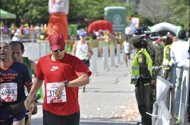 Esteban Jaramillo y Sebasti&#225;n Salazar - M&#225;s de 10 mil competidores se dieron cita en esta hist&#243;rica cita deportiva que se corr&#237;a en las modalidades de 5, 10, 21 y 42 kil&#243;metros.