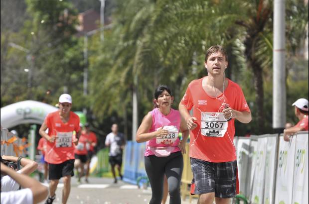 Esteban Jaramillo y Sebasti&#225;n Salazar - M&#225;s de 10 mil competidores se dieron cita en esta hist&#243;rica cita deportiva que se corr&#237;a en las modalidades de 5, 10, 21 y 42 kil&#243;metros.