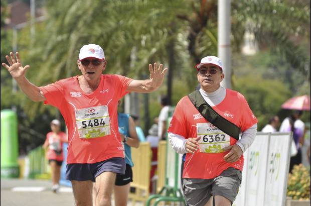 Esteban Jaramillo y Sebasti&#225;n Salazar - M&#225;s de 10 mil competidores se dieron cita en esta hist&#243;rica cita deportiva que se corr&#237;a en las modalidades de 5, 10, 21 y 42 kil&#243;metros.