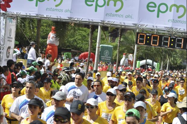 Esteban Jaramillo y Sebastián Salazar - Más de 10 mil competidores se dieron cita en esta histórica cita deportiva que se corría en las modalidades de 5, 10, 21 y 42 kilómetros